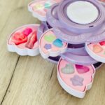 Детски сет шминки Angel's Wings во кутија во облик на цвет со огледало – слика 5