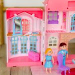 Fantasy Villa opening dollhouse with furniture, 3 figures, light and sound – image 5