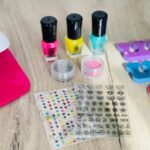 Сет за маникир Makeup Master со печка за сушење, лакови и налепници – слика 4