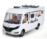 Dickie Toys Кампер Hymer B-Class со фигура и додатоци за кампување, 1:24 – слика 5