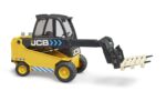 Bruder Телескопски виљушкар JCB Teletruk со палета, 1:16 – слика 2