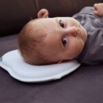 Baby Jem Ергономско перниче со отвор против рамна глава, бело – слика 2