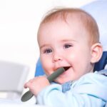 Baby Jem Мека силиконска лажичка за бебе, од 6 месеци, сива – слика 5