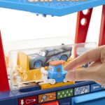 Disney Pixar Cars Сет перална Dinoco со количка што менува боја – слика 3