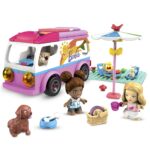 Barbie MEGA Сет коцки Adventure DreamCamper, 123 дела, со 2 мини кукли