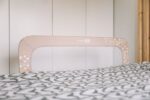 FreeON Заштитна ограда за кревет Little Dots 135 cm, беж со точки – слика 4