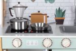 Free2Play Дрвена детска кујна Mini Chef со светла, звуци и додатоци – слика 3