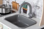 Free2Play Дрвена детска кујна Mini Chef со светла, звуци и додатоци – слика 5