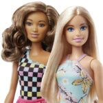 Barbie Подарок сет со 2 кукли, џип и глисер што плови – слика 5