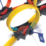 Hot Wheels Action Патека Multi-Loop Raceoff со лупинзи и 2 лансери – слика 3