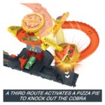 Hot Wheels City Акционен сет со кобра и пицерија
